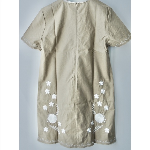 Linen dress with embroidered flowers - Picture 3 of 3